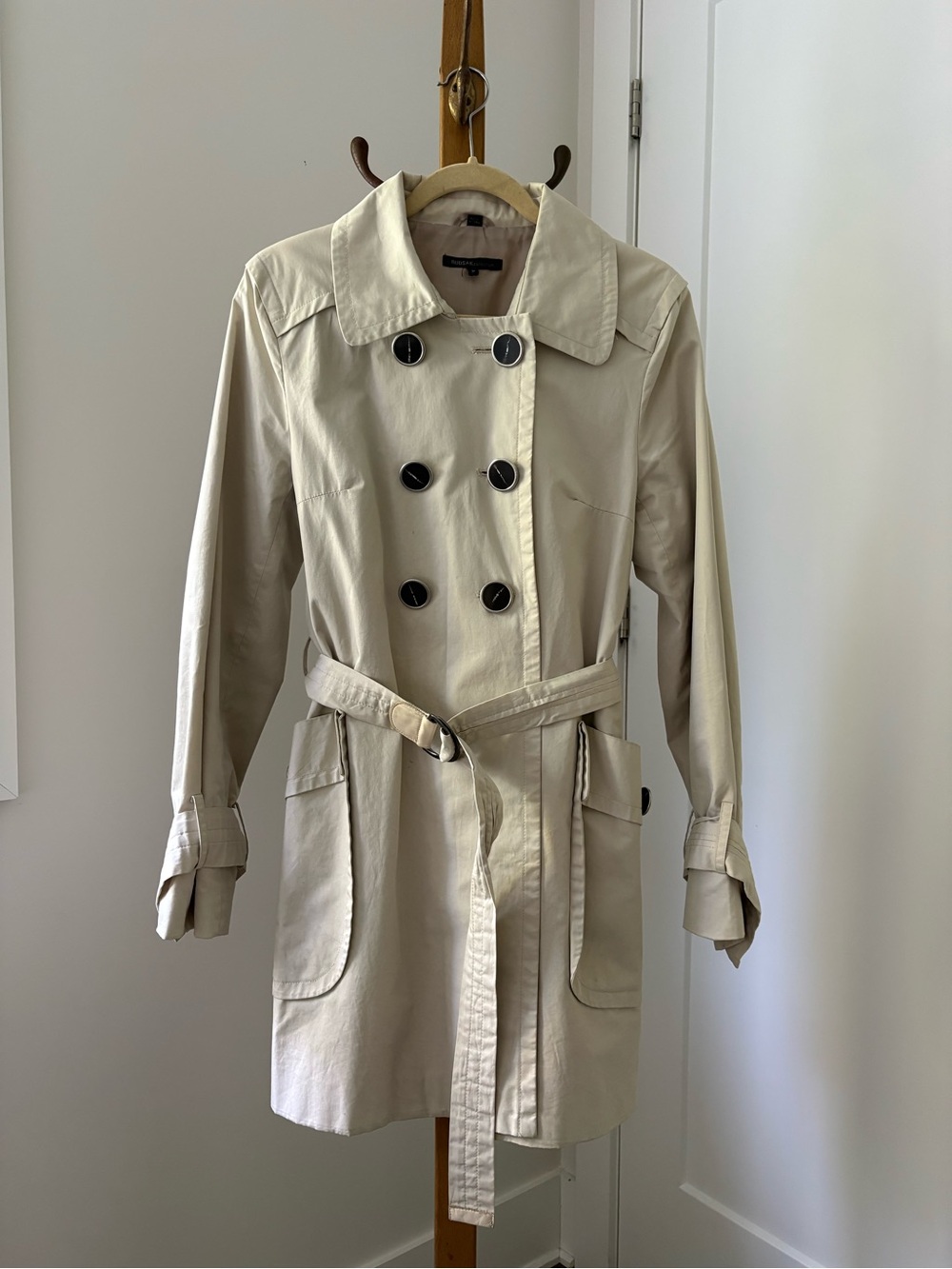 RUDSAK Women's Cream Double-Breasted Trench Coat with Belt